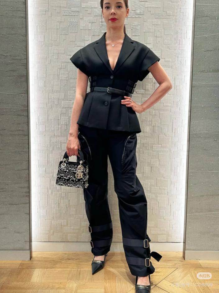 designer,replica,clothing,fake,1:1,lv,luxury,high quality Dior new spring and summer drop shoulder sleeves double leather button suit jacket designer,replica,clothing,fake,1:1,lv,luxury,high quality Dior new spring and summer drop shoulder sleeves double leather button suit jacket