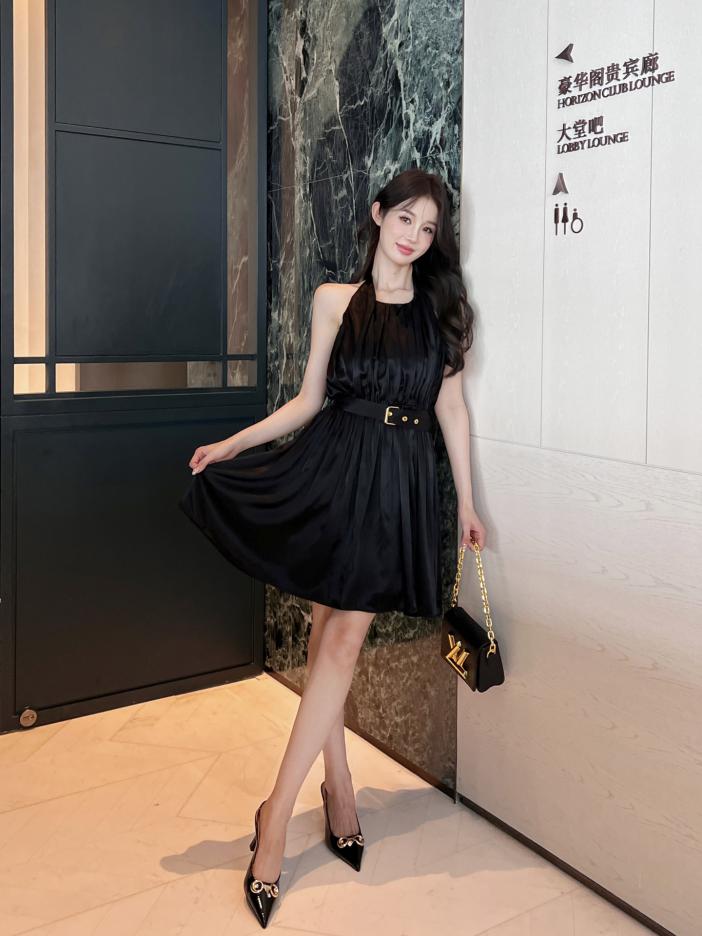 designer,replica,clothing,fake,1:1,lv,luxury,high quality Louis Vuitton spring and summer new pure lust pleated halterneck dress designer,replica,clothing,fake,1:1,lv,luxury,high quality Louis Vuitton spring and summer new pure lust pleated halterneck dress