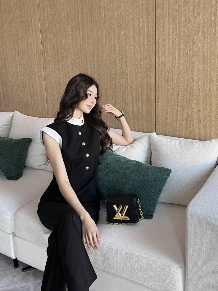 designer,replica,clothing,fake,1:1,lv,luxury,high quality Louis Vuitton spring and summer new stand collar color block vest top designer,replica,clothing,fake,1:1,lv,luxury,high quality Louis Vuitton spring and summer new stand collar color block vest top