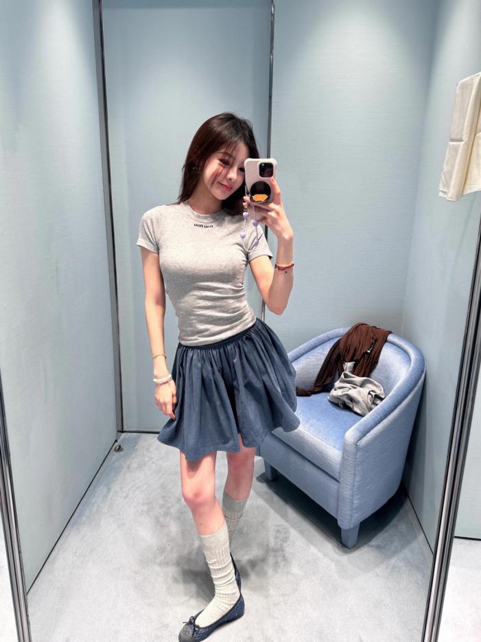 designer,replica,clothing,fake,1:1,lv,luxury,high quality Miu Miu new spring and summer short-sleeved top with embroidered letters on the chest designer,replica,clothing,fake,1:1,lv,luxury,high quality Miu Miu new spring and summer short-sleeved top with embroidered letters on the chest