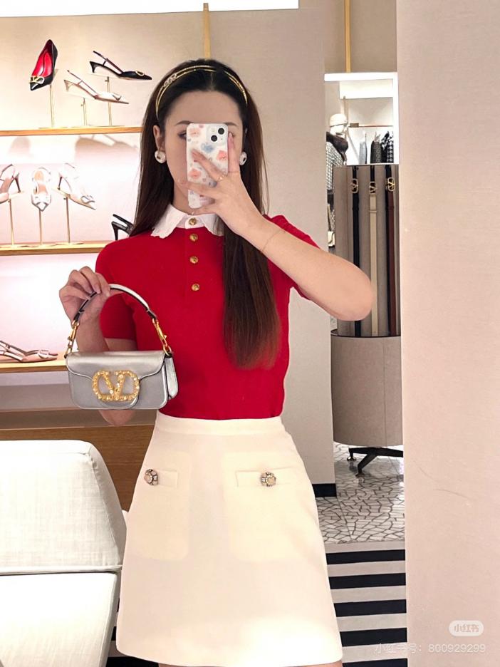 designer,replica,clothing,fake,1:1,lv,luxury,high quality Valentino early spring new contrasting color lapel embroidered Polo top designer,replica,clothing,fake,1:1,lv,luxury,high quality Valentino early spring new contrasting color lapel embroidered Polo top