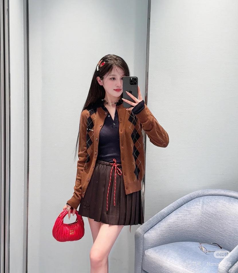 designer,replica,clothing,fake,1:1,lv,luxury,high quality Early spring and summer series Miu Miu new elastic waist pleated short skirt designer,replica,clothing,fake,1:1,lv,luxury,high quality Early spring and summer series Miu Miu new elastic waist pleated short skirt