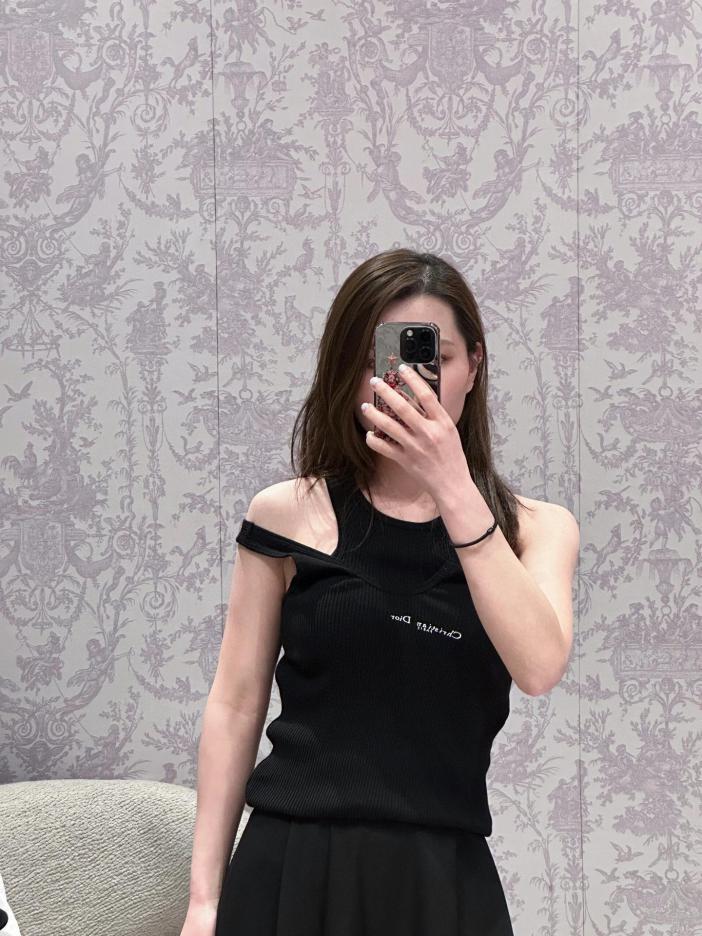 designer,replica,clothing,fake,1:1,lv,luxury,high quality Dior spring and summer new letter embroidered cotton rib fake two-piece asymmetrical vest designer,replica,clothing,fake,1:1,lv,luxury,high quality Dior spring and summer new letter embroidered cotton rib fake two-piece asymmetrical vest