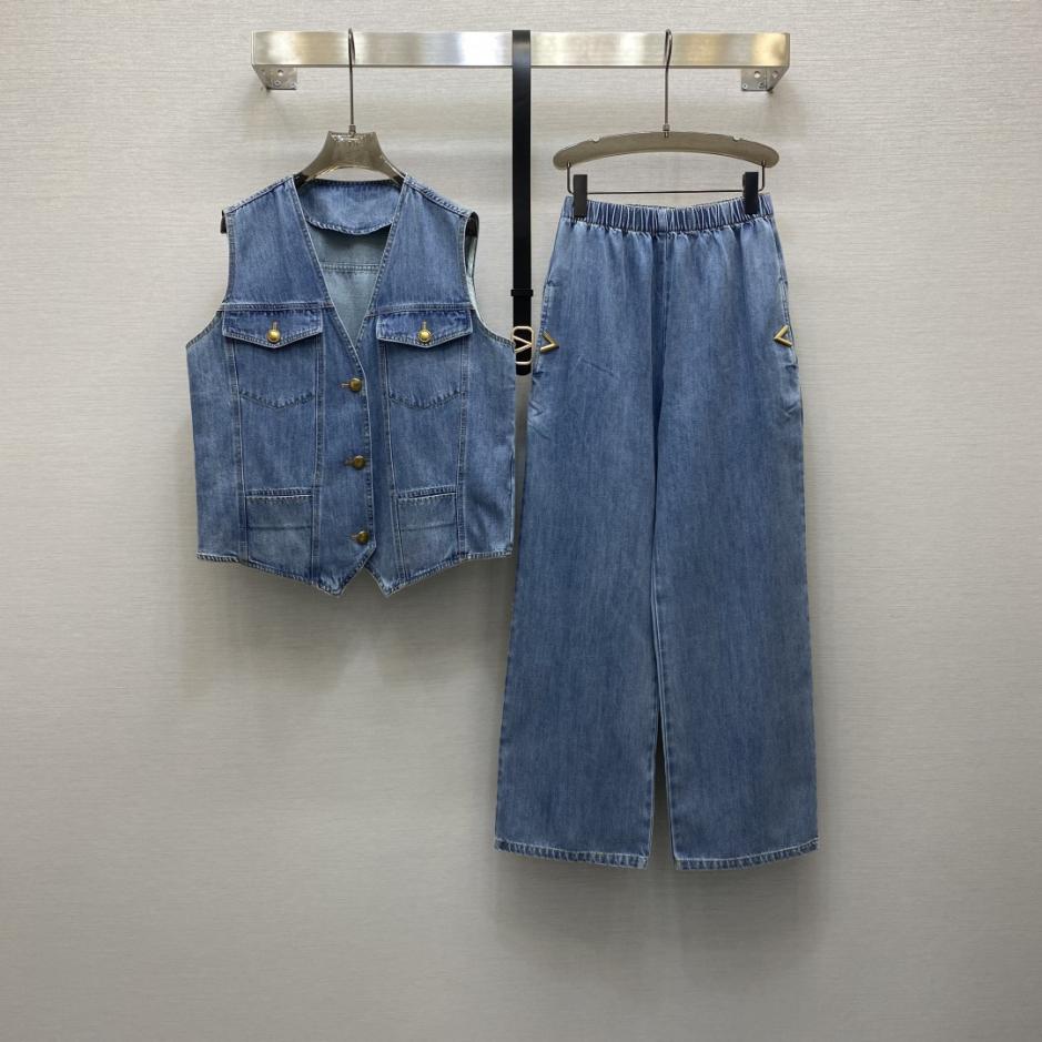 designer,replica,clothing,fake,1:1,lv,luxury,high quality Versace elegant V-neck topstitched vest jacket➕straight-leg nine-point pants suit designer,replica,clothing,fake,1:1,lv,luxury,high quality Versace elegant V-neck topstitched vest jacket➕straight-leg nine-point pants suit
