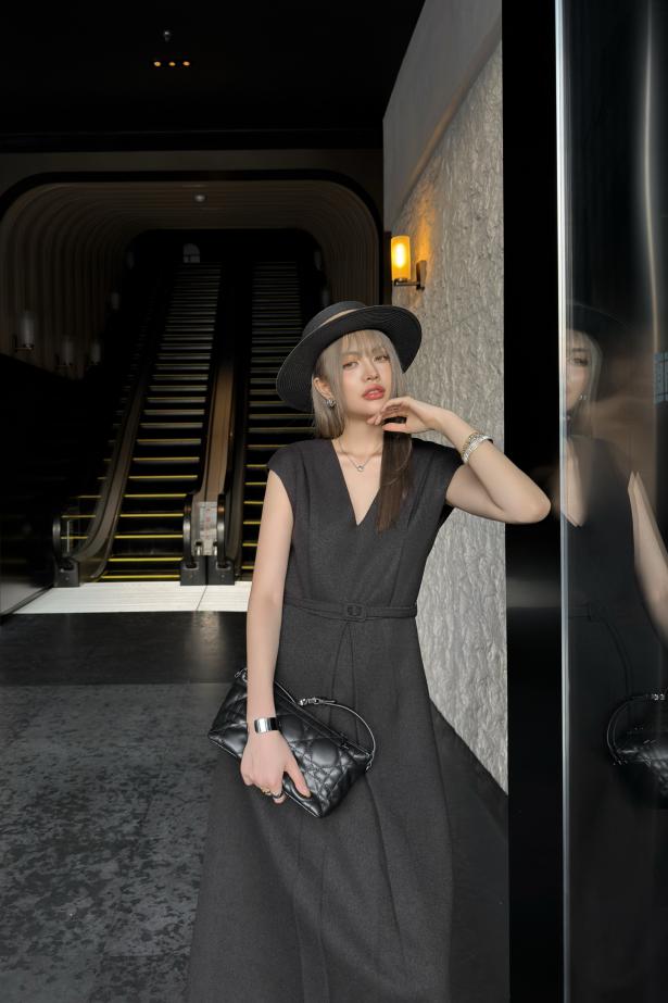 designer,replica,clothing,fake,1:1,lv,luxury,high quality Dior long sleeveless dress designer,replica,clothing,fake,1:1,lv,luxury,high quality Dior long sleeveless dress