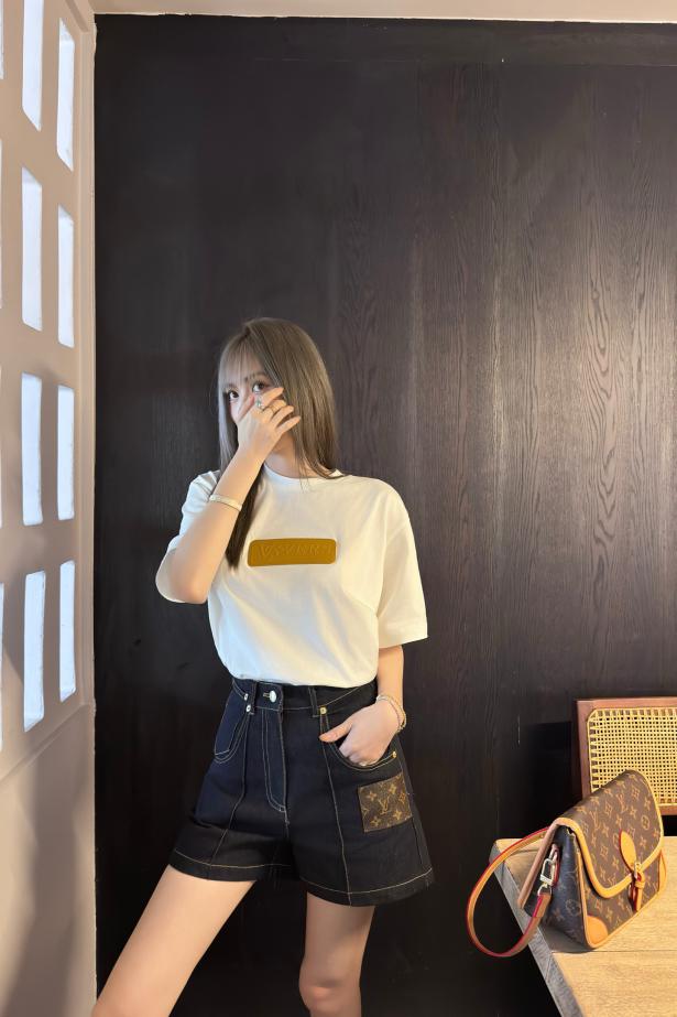 designer,replica,clothing,fake,1:1,lv,luxury,high quality Louis Vuitton lettered short-sleeved T-shirt designer,replica,clothing,fake,1:1,lv,luxury,high quality Louis Vuitton lettered short-sleeved T-shirt