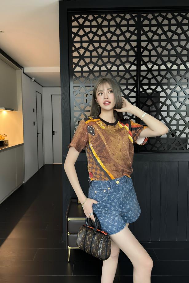 designer,replica,clothing,fake,1:1,lv,luxury,high quality Louis Vuitton short-sleeved T-shirt designer,replica,clothing,fake,1:1,lv,luxury,high quality Louis Vuitton short-sleeved T-shirt