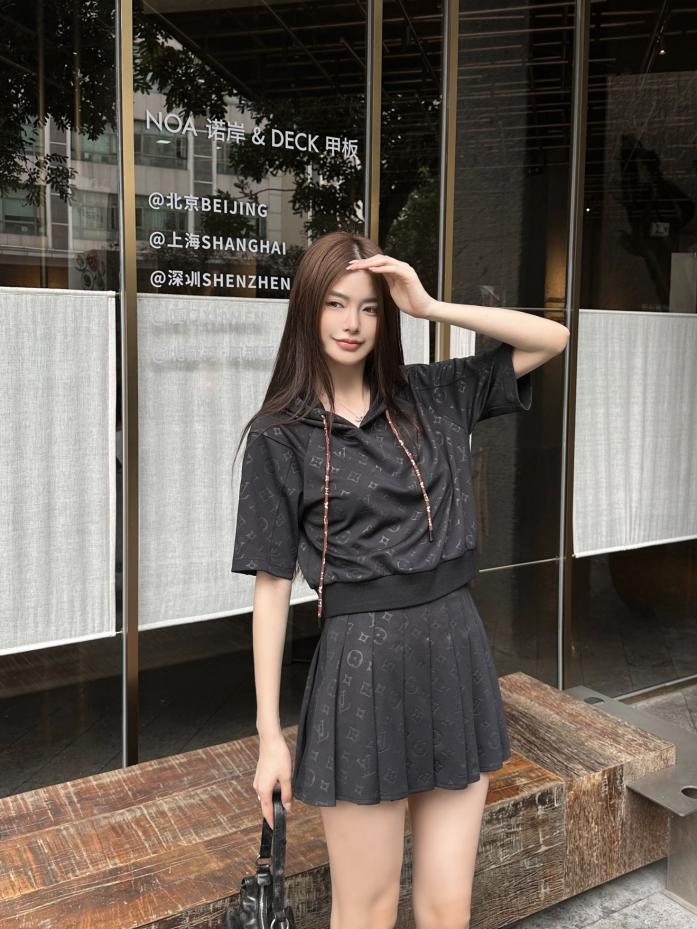 designer,replica,clothing,fake,1:1,lv,luxury,high quality Louis Vuitton hooded embossed short-sleeved top + skirt set designer,replica,clothing,fake,1:1,lv,luxury,high quality Louis Vuitton hooded embossed short-sleeved top + skirt set