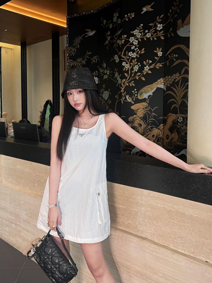 designer,replica,clothing,fake,1:1,lv,luxury,high quality Prada pocket vest dress designer,replica,clothing,fake,1:1,lv,luxury,high quality Prada pocket vest dress