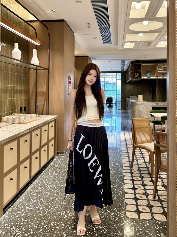 designer,replica,clothing,fake,1:1,lv,luxury,high quality Loewe logo letter pleated skirt designer,replica,clothing,fake,1:1,lv,luxury,high quality Loewe logo letter pleated skirt