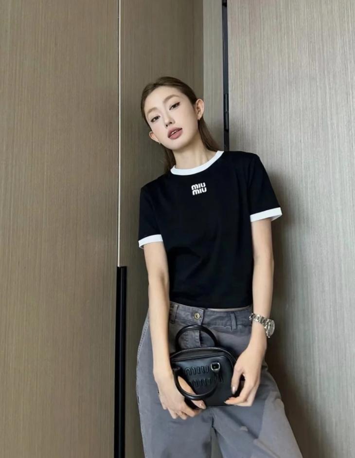 designer,replica,clothing,fake,1:1,lv,luxury,high quality Miu Miu new contrast color round neck T-shirt designer,replica,clothing,fake,1:1,lv,luxury,high quality Miu Miu new contrast color round neck T-shirt