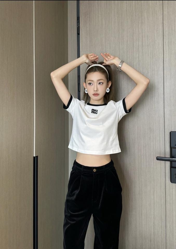 designer,replica,clothing,fake,1:1,lv,luxury,high quality Miu Miu new contrast color round neck T-shirt designer,replica,clothing,fake,1:1,lv,luxury,high quality Miu Miu new contrast color round neck T-shirt