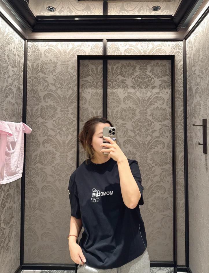 designer,replica,clothing,fake,1:1,lv,luxury,high quality Mouth new summer style flocked bunny letter T-shirt designer,replica,clothing,fake,1:1,lv,luxury,high quality Mouth new summer style flocked bunny letter T-shirt