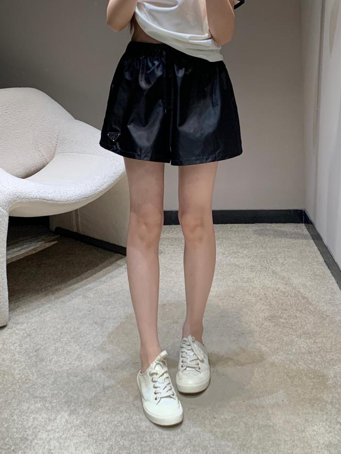 designer,replica,clothing,fake,1:1,lv,luxury,high quality Prada new triangle logo decorated elastic waist casual shorts designer,replica,clothing,fake,1:1,lv,luxury,high quality Prada new triangle logo decorated elastic waist casual shorts