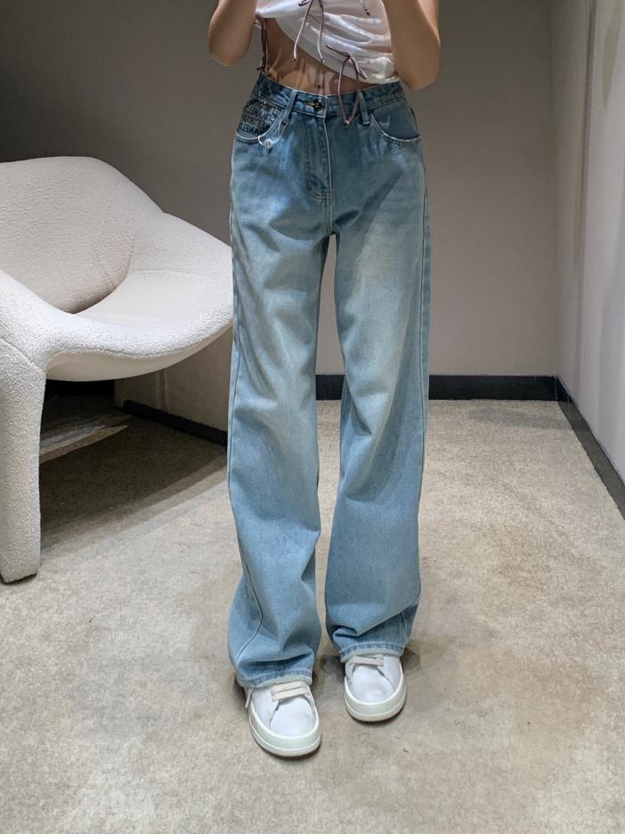 designer,replica,clothing,fake,1:1,lv,luxury,high quality Chanel new early spring front and rear pocket letter trousers designer,replica,clothing,fake,1:1,lv,luxury,high quality Chanel new early spring front and rear pocket letter trousers