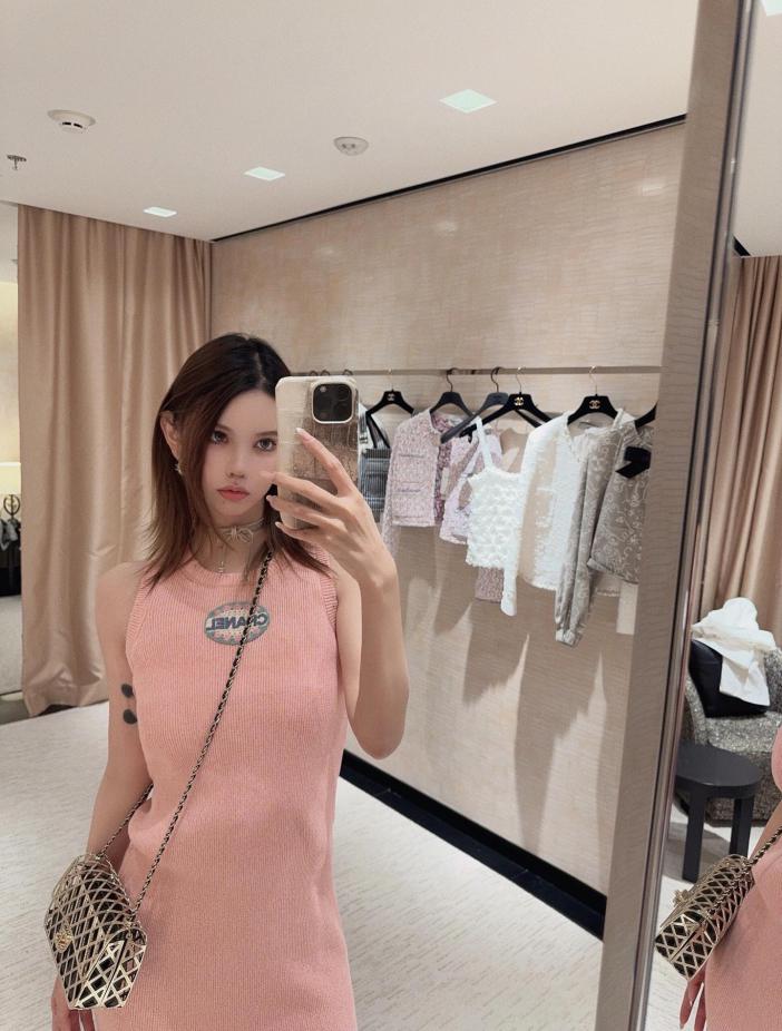 designer,replica,clothing,fake,1:1,lv,luxury,high quality Chanel’s new hot spring vacation series embroidered insignia design Dobaan color tank top dress designer,replica,clothing,fake,1:1,lv,luxury,high quality Chanel’s new hot spring vacation series embroidered insignia design Dobaan color tank top dress