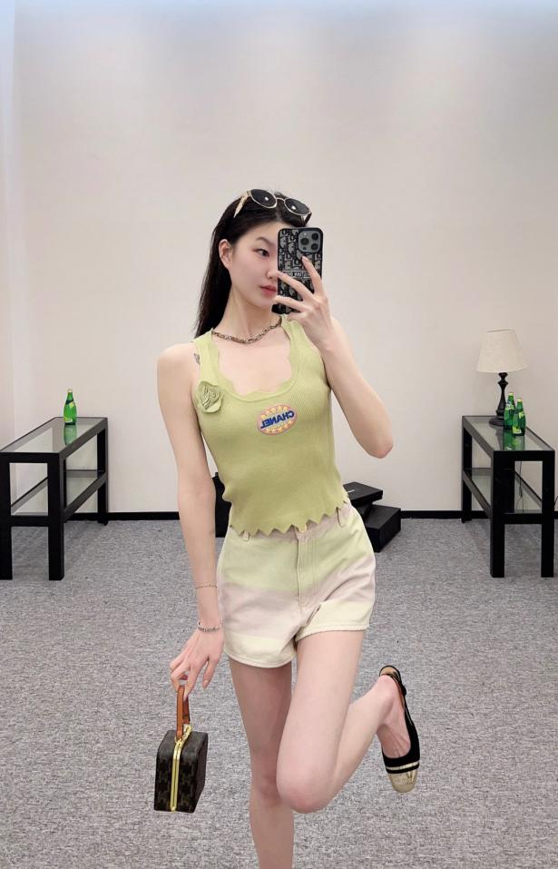 designer,replica,clothing,fake,1:1,lv,luxury,high quality Chanel’s latest spring and summer collection embroidered logo knitted vest designer,replica,clothing,fake,1:1,lv,luxury,high quality Chanel’s latest spring and summer collection embroidered logo knitted vest
