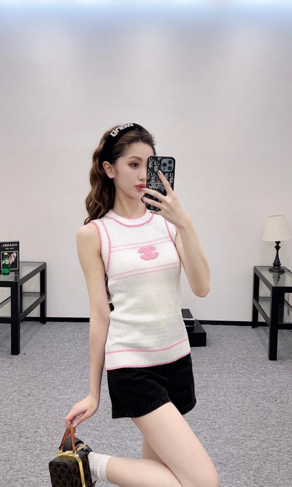 designer,replica,clothing,fake,1:1,lv,luxury,high quality Chanel’s latest spring and summer series contrasting double C knitted vest designer,replica,clothing,fake,1:1,lv,luxury,high quality Chanel’s latest spring and summer series contrasting double C knitted vest