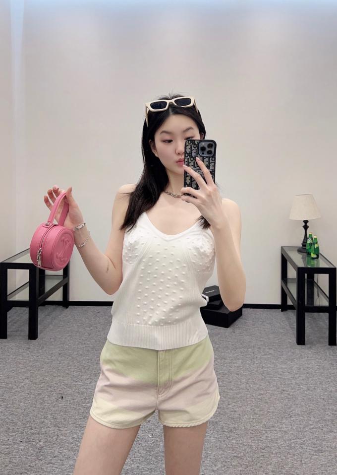 designer,replica,clothing,fake,1:1,lv,luxury,high quality Chanel’s latest spring and summer series polka-dot camisole knitted vest designer,replica,clothing,fake,1:1,lv,luxury,high quality Chanel’s latest spring and summer series polka-dot camisole knitted vest