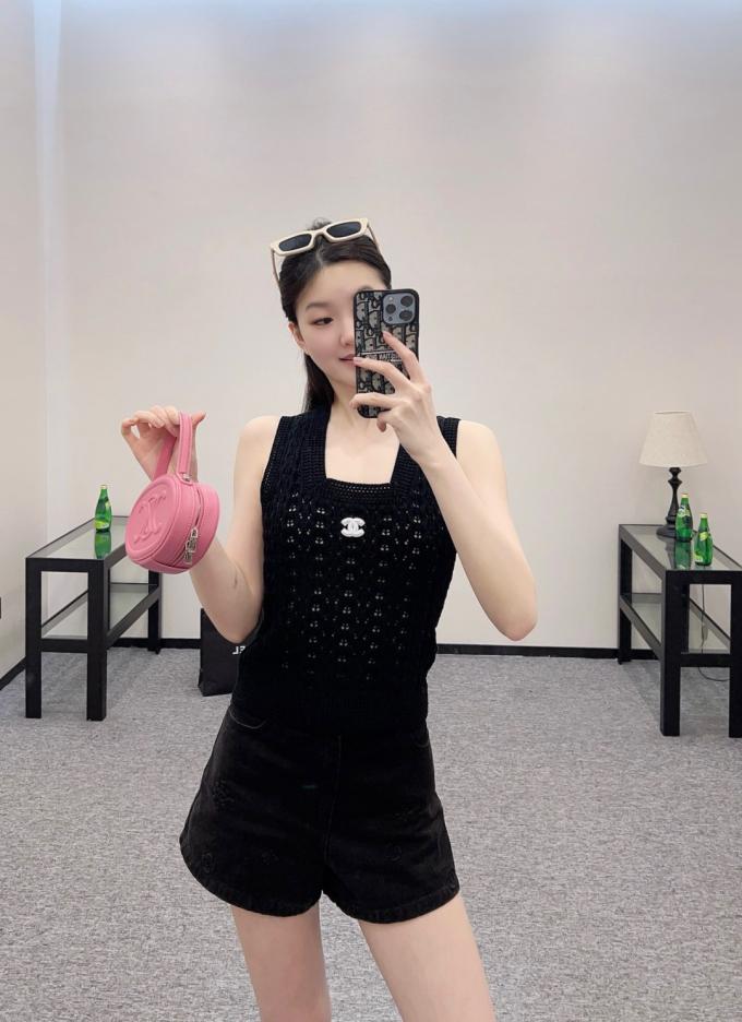 designer,replica,clothing,fake,1:1,lv,luxury,high quality Chanel’s latest spring and summer series crocheted hollow knitted vest designer,replica,clothing,fake,1:1,lv,luxury,high quality Chanel’s latest spring and summer series crocheted hollow knitted vest