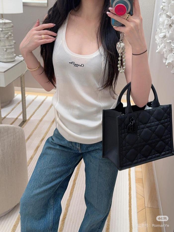 designer,replica,clothing,fake,1:1,lv,luxury,high quality Dior spring and summer latest series embroidered logo knitted vest designer,replica,clothing,fake,1:1,lv,luxury,high quality Dior spring and summer latest series embroidered logo knitted vest