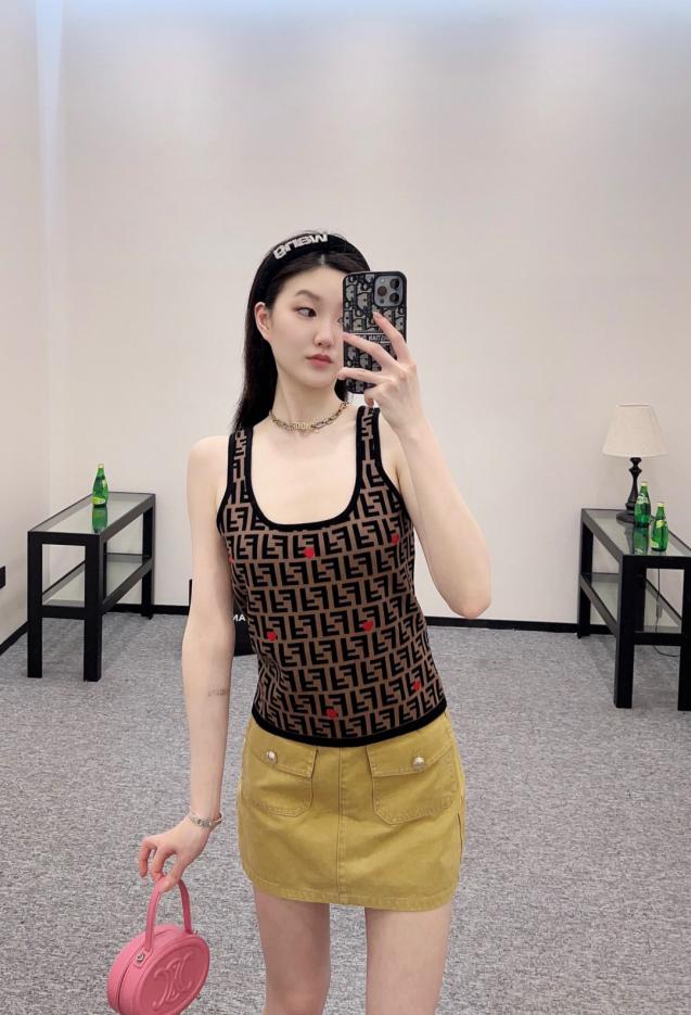 designer,replica,clothing,fake,1:1,lv,luxury,high quality Fendi spring and summer latest series contrasting color embroidered love knitted vest designer,replica,clothing,fake,1:1,lv,luxury,high quality Fendi spring and summer latest series contrasting color embroidered love knitted vest