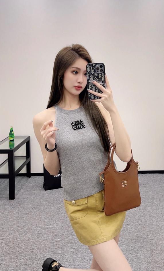 designer,replica,clothing,fake,1:1,lv,luxury,high quality Miu Miu spring and summer latest series halterneck beaded knitted vest designer,replica,clothing,fake,1:1,lv,luxury,high quality Miu Miu spring and summer latest series halterneck beaded knitted vest