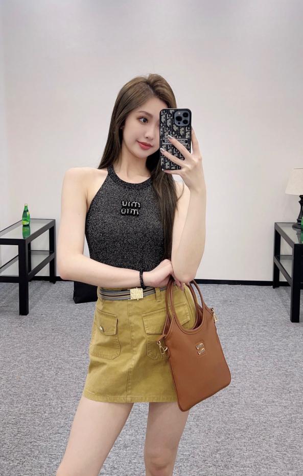 designer,replica,clothing,fake,1:1,lv,luxury,high quality Miu Miu spring and summer latest series halterneck beaded knitted vest designer,replica,clothing,fake,1:1,lv,luxury,high quality Miu Miu spring and summer latest series halterneck beaded knitted vest