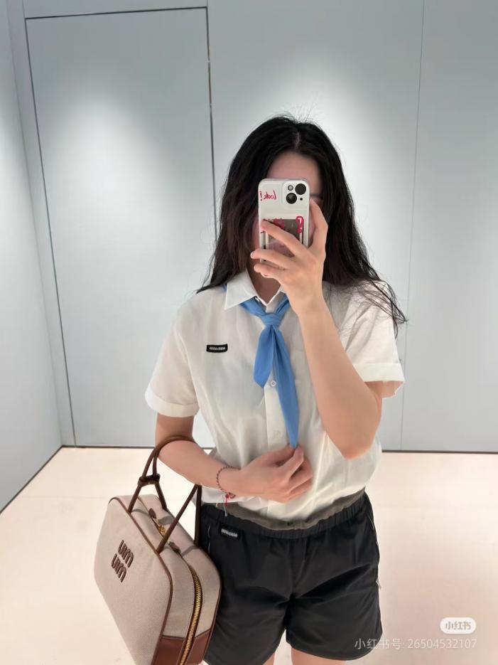 designer,replica,clothing,fake,1:1,lv,luxury,high quality Miu Miu dark blue gold thread logo cropped suit pants (30E8) designer,replica,clothing,fake,1:1,lv,luxury,high quality Miu Miu dark blue gold thread logo cropped suit pants (30E8)