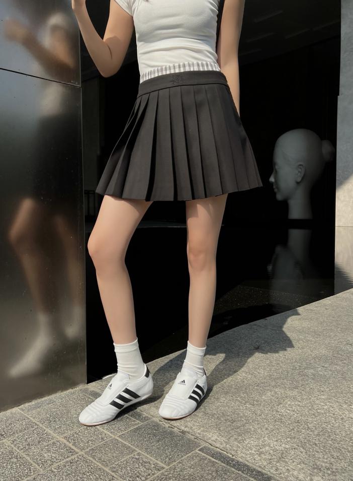 designer,replica,clothing,fake,1:1,lv,luxury,high quality LOEWE new double-ended waist design pleated short skirt (51A3) designer,replica,clothing,fake,1:1,lv,luxury,high quality LOEWE new double-ended waist design pleated short skirt (51A3)