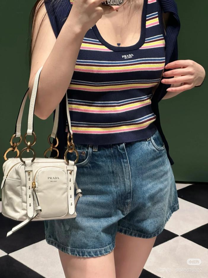 designer,replica,clothing,fake,1:1,lv,luxury,high quality Prada new striped knitted vest (2970) designer,replica,clothing,fake,1:1,lv,luxury,high quality Prada new striped knitted vest (2970)