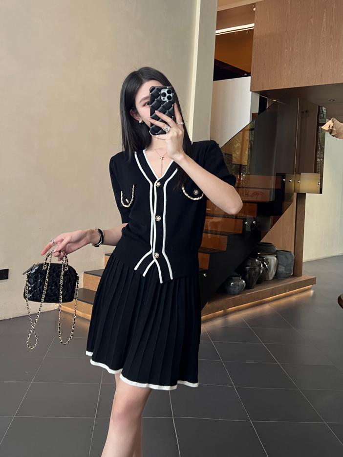 designer,replica,clothing,fake,1:1,lv,luxury,high quality Exclusive Dior’s latest early spring knitted suit🤍Contrast color edge decorated V-neck sweater + skirt (8D98) designer,replica,clothing,fake,1:1,lv,luxury,high quality Exclusive Dior’s latest early spring knitted suit🤍Contrast color edge decorated V-neck sweater + skirt (8D98)