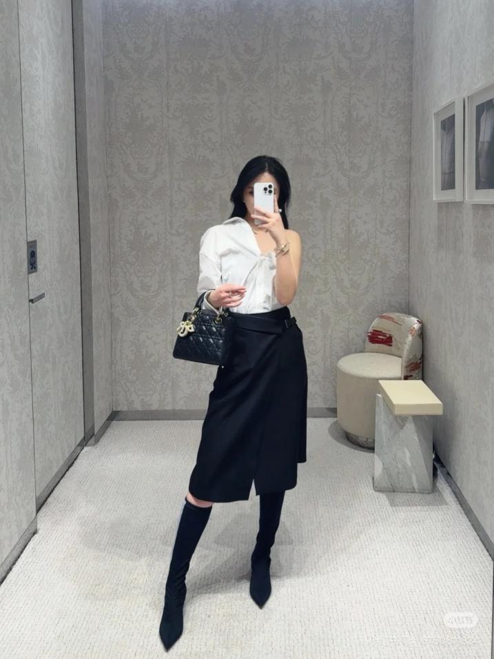 designer,replica,clothing,fake,1:1,lv,luxury,high quality Dior’s latest spring and summer irregular-cut off-shoulder shirt 🤍 (E96C) designer,replica,clothing,fake,1:1,lv,luxury,high quality Dior’s latest spring and summer irregular-cut off-shoulder shirt 🤍 (E96C)