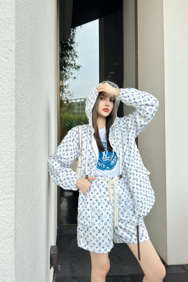 designer,replica,clothing,fake,1:1,lv,luxury,high quality Louis Vuitton series presbyopic hooded jacket (85E6) designer,replica,clothing,fake,1:1,lv,luxury,high quality Louis Vuitton series presbyopic hooded jacket (85E6)