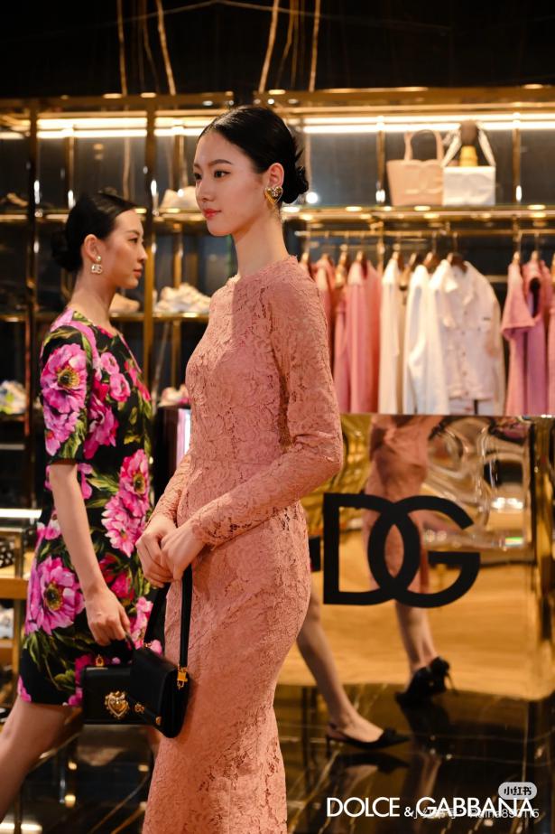 designer,replica,clothing,fake,1:1,lv,luxury,high quality Dolce & Gabbana new soft pink lace sleeveless dress (65D9) designer,replica,clothing,fake,1:1,lv,luxury,high quality Dolce & Gabbana new soft pink lace sleeveless dress (65D9)
