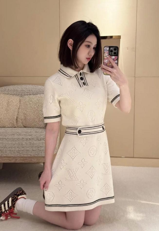 designer,replica,clothing,fake,1:1,lv,luxury,high quality Louis Vuitton new summer style flower college style knitted lapel short-sleeved dress (4850) designer,replica,clothing,fake,1:1,lv,luxury,high quality Louis Vuitton new summer style flower college style knitted lapel short-sleeved dress (4850)