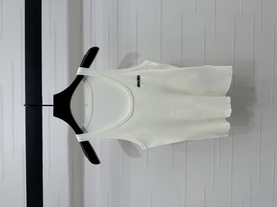 designer,replica,clothing,fake,1:1,lv,luxury,high quality Miu Miu’s latest spring and summer series pitted knitted camisole (8CF7) designer,replica,clothing,fake,1:1,lv,luxury,high quality Miu Miu’s latest spring and summer series pitted knitted camisole (8CF7)