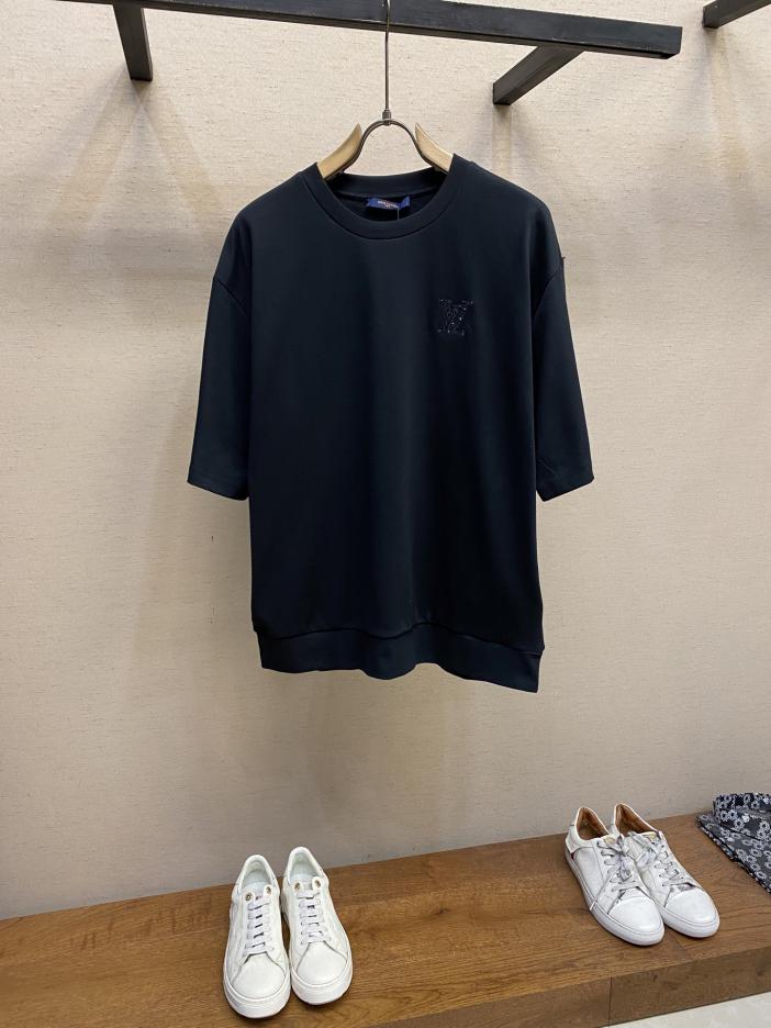 designer,replica,clothing,fake,1:1,lv,luxury,high quality Louis Vuitton embellished knit short sleeves designer,replica,clothing,fake,1:1,lv,luxury,high quality Louis Vuitton embellished knit short sleeves