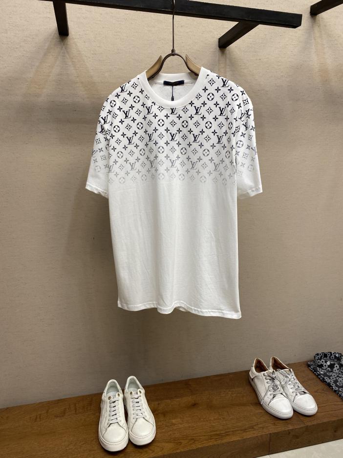 designer,replica,clothing,fake,1:1,lv,luxury,high quality Louis Vuitton gradient jacquard short-sleeved T-shirt designer,replica,clothing,fake,1:1,lv,luxury,high quality Louis Vuitton gradient jacquard short-sleeved T-shirt
