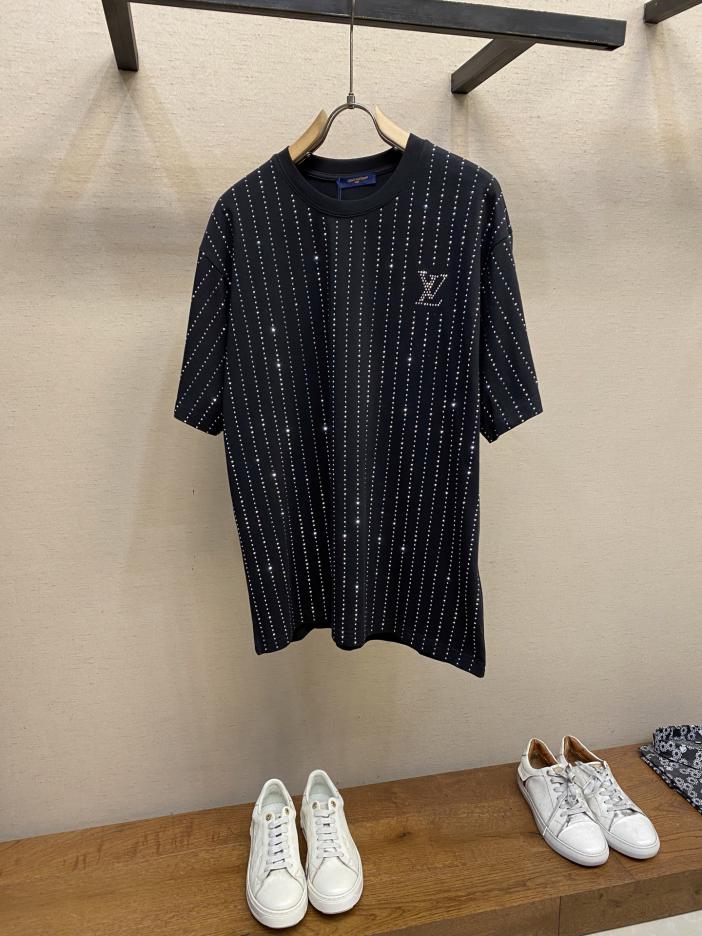 designer,replica,clothing,fake,1:1,lv,luxury,high quality Louis Vuitton Lujia 25s new T-shirt! Same style for men and women! All-over rhinestone round neck short sleeves designer,replica,clothing,fake,1:1,lv,luxury,high quality Louis Vuitton Lujia 25s new T-shirt! Same style for men and women! All-over rhinestone round neck short sleeves