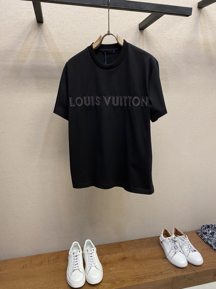 designer,replica,clothing,fake,1:1,lv,luxury,high quality Louis Vuitton embroidered brand logo letters and square embroidered mirror seal on the back designer,replica,clothing,fake,1:1,lv,luxury,high quality Louis Vuitton embroidered brand logo letters and square embroidered mirror seal on the back