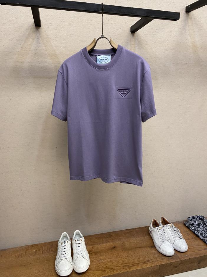 designer,replica,clothing,fake,1:1,lv,luxury,high quality Prada smoke purple embossed logo couple short-sleeved T-shirt designer,replica,clothing,fake,1:1,lv,luxury,high quality Prada smoke purple embossed logo couple short-sleeved T-shirt