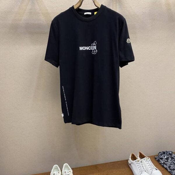 designer,replica,clothing,fake,1:1,lv,luxury,high quality Moncler Hiroshi Fujiwara co-branded cartoon logo letters printed double yarn pure cotton short sleeves (C22E)