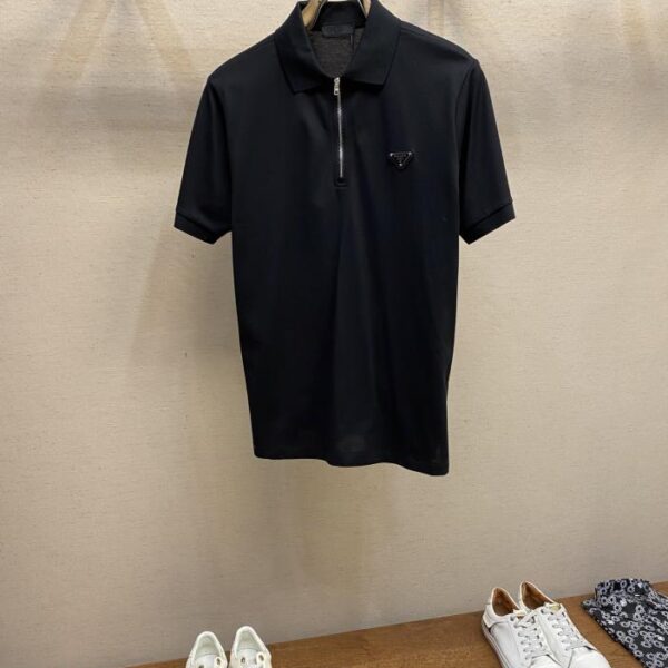 designer,replica,clothing,fake,1:1,lv,luxury,high quality Prada’s new classic triangle logo half-zip polo shirt (91A5)