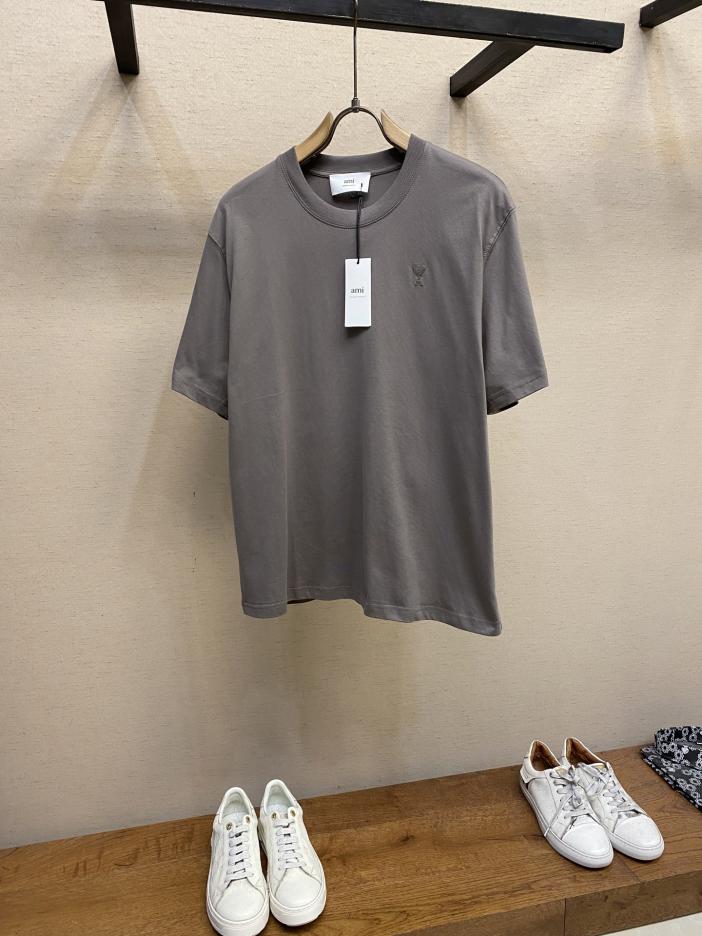 designer,replica,clothing,fake,1:1,lv,luxury,high quality AMI spring and summer new embroidered original color love logo pure cotton short-sleeved T-shirt (A578) designer,replica,clothing,fake,1:1,lv,luxury,high quality AMI spring and summer new embroidered original color love logo pure cotton short-sleeved T-shirt (A578)