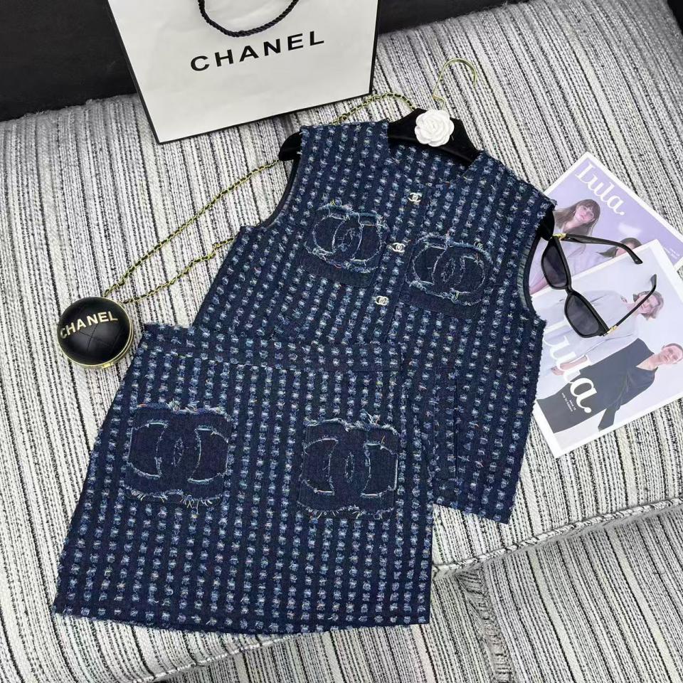 designer,replica,clothing,fake,1:1,lv,luxury,high quality Early spring and summer series Chanel’s new ripped denim vest and short skirt suit (5845) designer,replica,clothing,fake,1:1,lv,luxury,high quality Early spring and summer series Chanel’s new ripped denim vest and short skirt suit (5845)