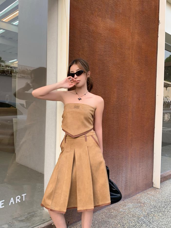 designer,replica,clothing,fake,1:1,lv,luxury,high quality Early spring and summer series Miu Miu new leather edge pleated skirt (B002) designer,replica,clothing,fake,1:1,lv,luxury,high quality Early spring and summer series Miu Miu new leather edge pleated skirt (B002)