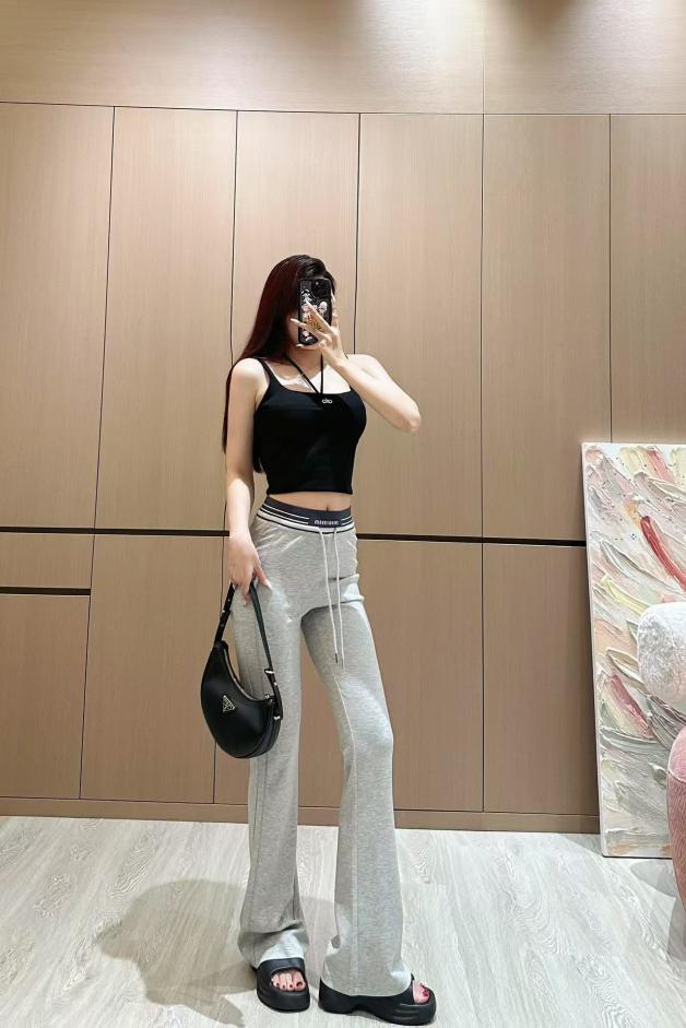 designer,replica,clothing,fake,1:1,lv,luxury,high quality Early Spring and Summer Series Miu Miu New Contrast Color Elastic Waist Casual Flare Pants (6444) designer,replica,clothing,fake,1:1,lv,luxury,high quality Early Spring and Summer Series Miu Miu New Contrast Color Elastic Waist Casual Flare Pants (6444)