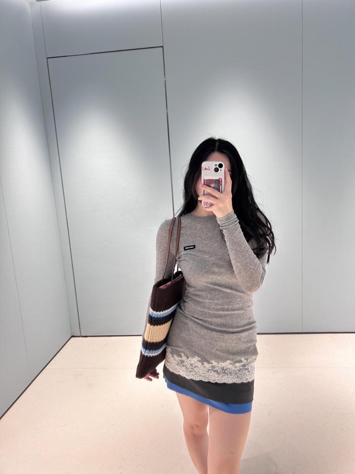 designer,replica,clothing,fake,1:1,lv,luxury,high quality Miu Miu spring and summer new micro-label lace splicing long-sleeved mid-length T-shirt (3986) designer,replica,clothing,fake,1:1,lv,luxury,high quality Miu Miu spring and summer new micro-label lace splicing long-sleeved mid-length T-shirt (3986)