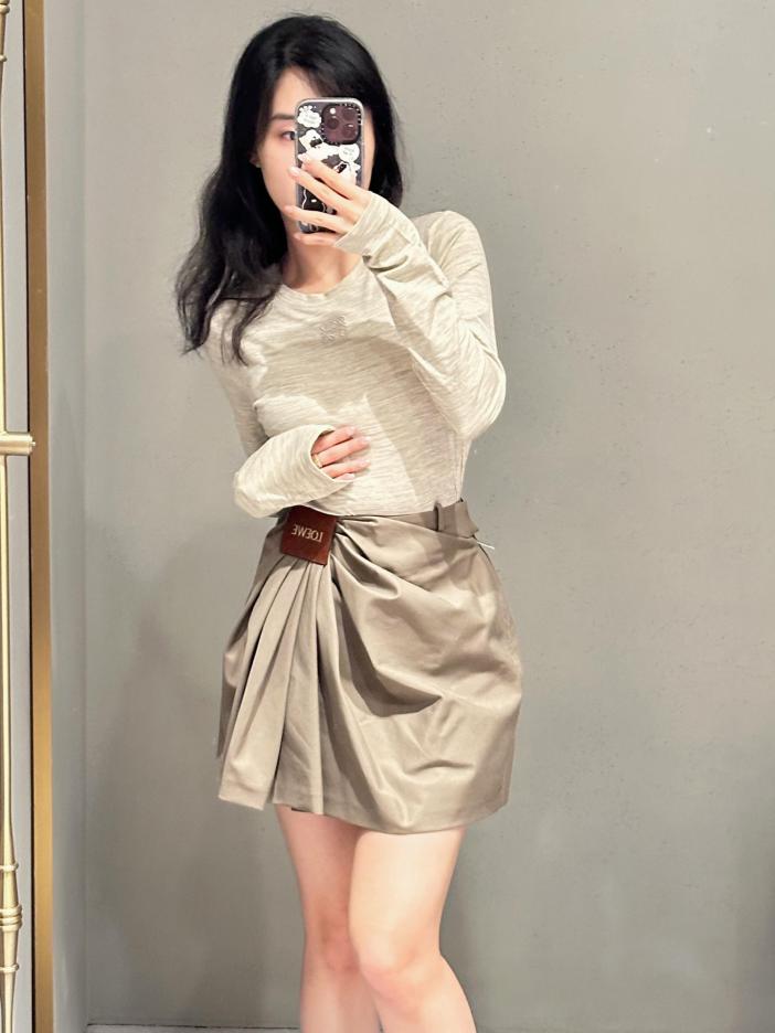 designer,replica,clothing,fake,1:1,lv,luxury,high quality Loewe spring and summer new style draped pleated skirt (A921) designer,replica,clothing,fake,1:1,lv,luxury,high quality Loewe spring and summer new style draped pleated skirt (A921)
